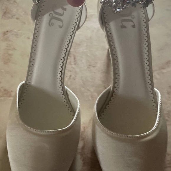 Stylish Dressy “off - white” heel with BLING strap - Picture 4 of 5